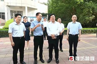 C罗到深圳酒店，现场球迷气氛炸了